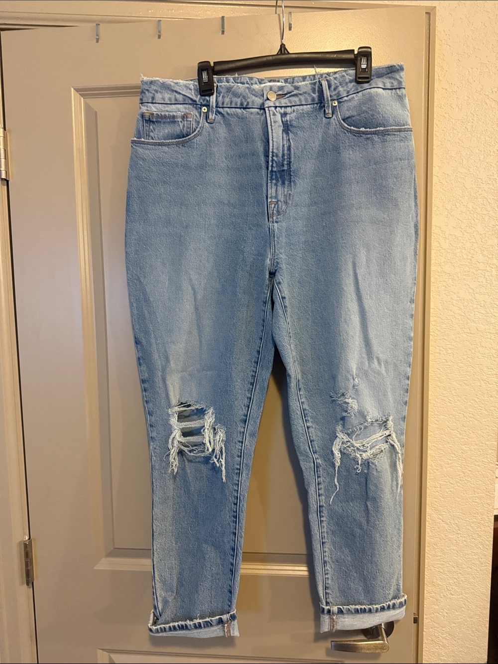 Good American Light Blue Distressed Women’s Jeans